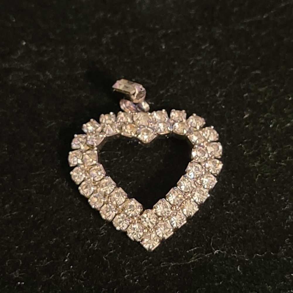 Vintage Tara‎ Jewelry Rhinestone Heart Pendant.